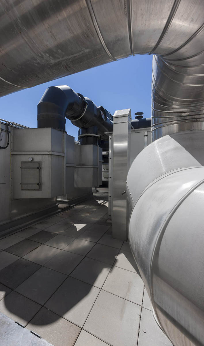Sistema de tuberías como parte de las instalaciones auxiliares de una planta de tratamiento de aire residual en la producción de alimentos, AGRANA Stärke, Aschach, Alta Austria