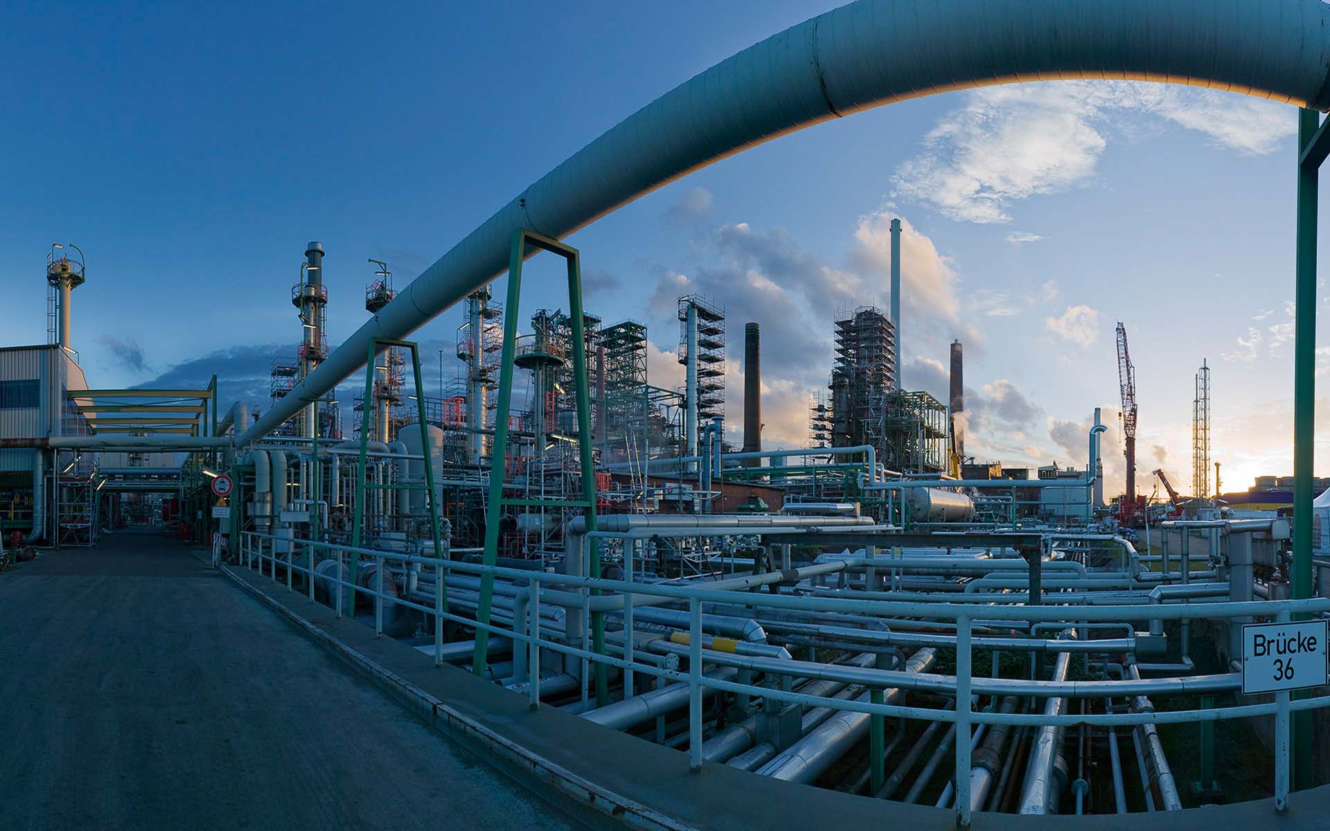 En la industria petroquímica, los procesos de depuración de aire residual y gases residuales de BIONIK eliminan de forma óptima los compuestos orgánicos volátiles o los compuestos de azufre